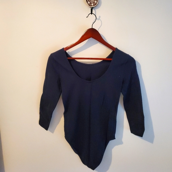 GAP Bodysuit - Picture 2 of 3